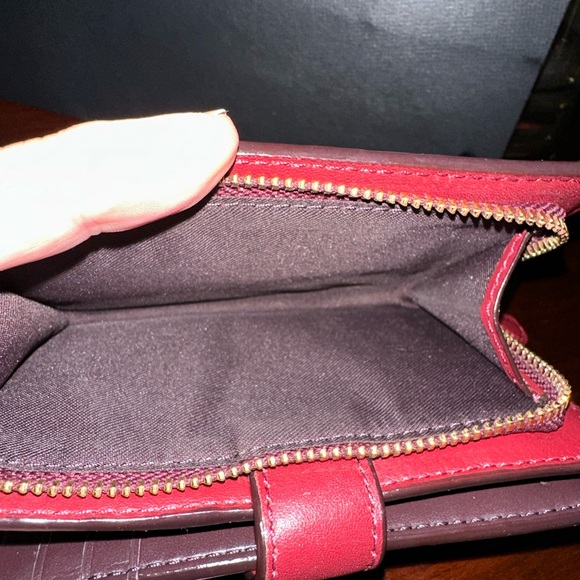 Coach Patent Leather Embossed Signature Corner Zip Medium Wallet - Picture 7 of 13